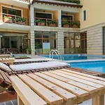 Hotel Saint Nedelya 3*